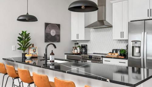 Side-by-Side Homes with Hot Tubs - Sleeps Over 20 Guests - Foto 4, stove, toaster