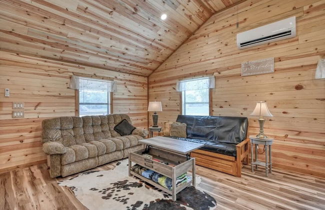 Cozy Cabin Firepit and Grill & 10 Mins to Main St - Foto 13