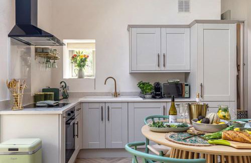 The Enchanted Cottage - Photo 7