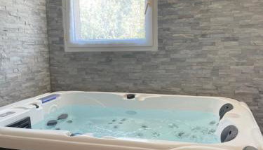 T2 rénové, jaccuzi, sauna, sièges massants, jardin, parking, métro - Foto 2