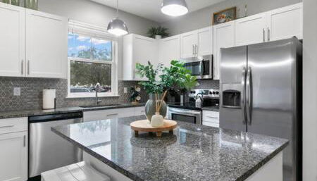 NEW! Canopy Cove, Luxury Downtown Apartment Near Main St - Foto 5