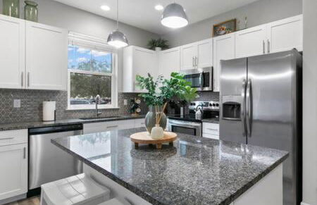 NEW! Canopy Cove, Luxury Downtown Apartment Near Main St - Foto 5