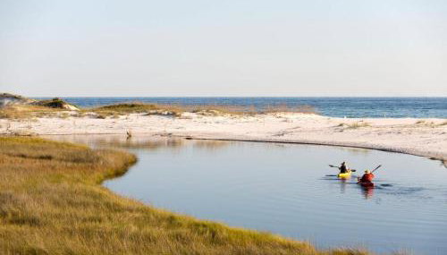 2 Blocks to the Beach! Pool & Golf Cart, Sleeps 21 - Foto 4