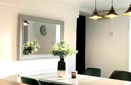 Peak District Getaway Retreat! The most Stunning Garden Views - Firepit - Brand newly refurbished - Perfect for friends & family getaways - Photo 30