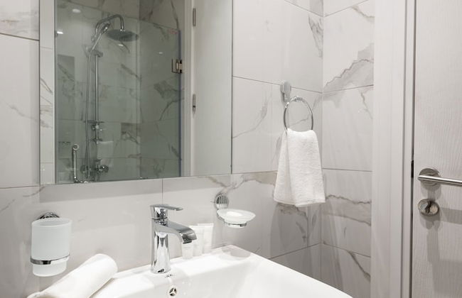 THE CODE RESIDENCE - Photo 20