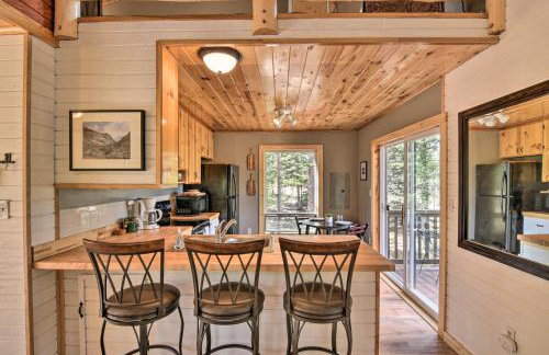 Woodsy Cabin Hideaway with Deck Hike, Fish, Escape - Foto 8