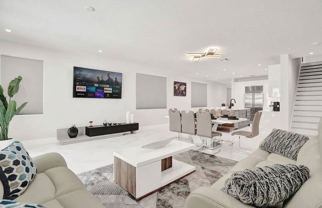 4BR w htd Pool Walk to Las Olas 5mins to Beach - Foto 3