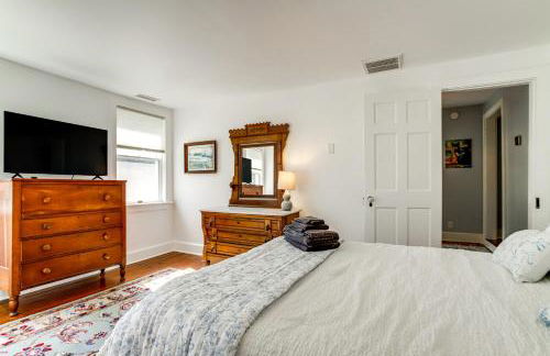 Charming Victorian Farmhouse on Historic Main St - Foto 17