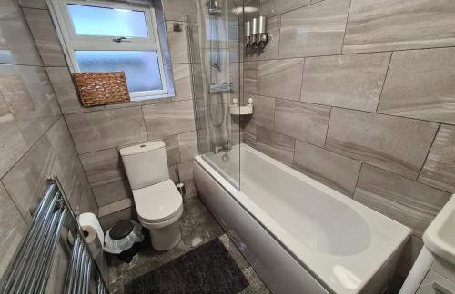 SAV 5 Bed Luxury House Leicestershire - Photo 36