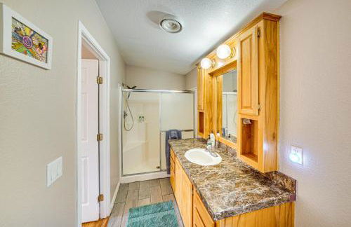 Walk to Marina Harrison Cabin with Lake View! - Foto 15