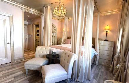 Hemingway Suites at Palm Beach Hotel Island - Photo 2