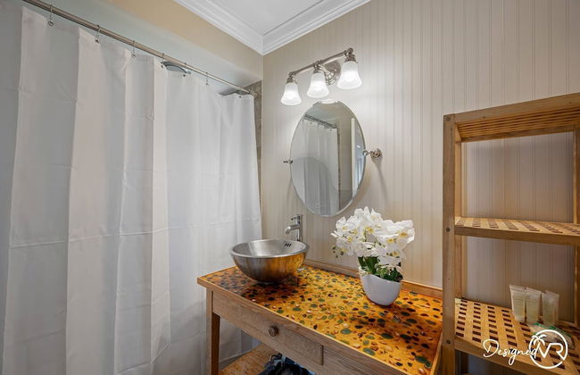 8BR Villa with Heated Pool Near Beach - Foto 49