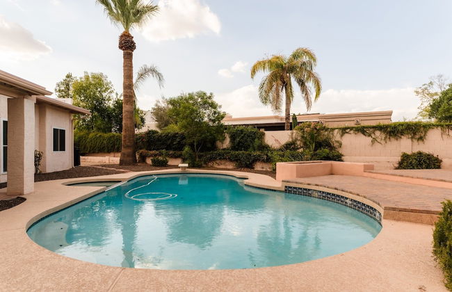 Desert Ridge by Avantstay Spacious Oasis w/ Pool & Hot Tub - Foto 16