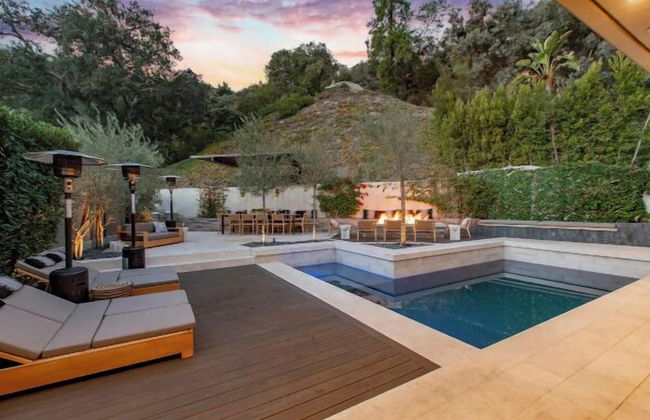 Willow Glen - Hollywood Hills Multi-level Villa With Theater & Pool - Photo 28