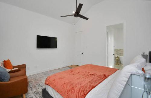 Blissful Getaway Home with Hot Tub & Backyard Near Downtown - Photo 6