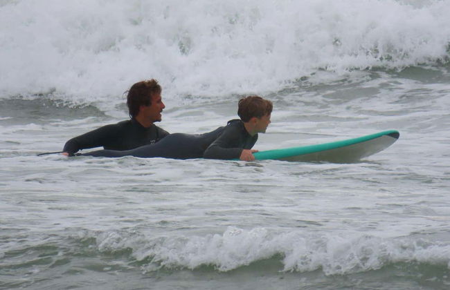 Curso de surf en la playa de Carcavelos - Foto 4