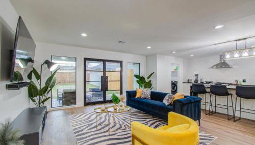 5-BD Modern Central Getaway w Hot Tub - Mins to DT - Foto 2