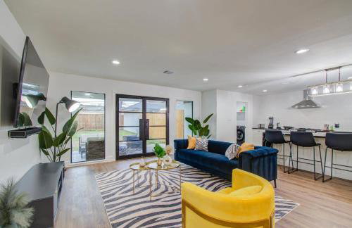 5-BD Modern Central Getaway w Hot Tub - Mins to DT - Foto 2