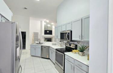 Pool house Best location in Wesley Chapel - Photo 52