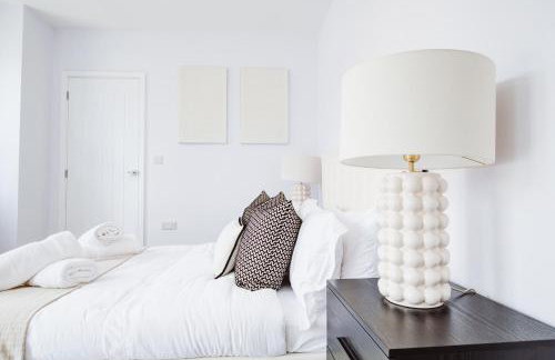 Stylish new-build, free parking, 20-minute walk to city centre - Photo 11