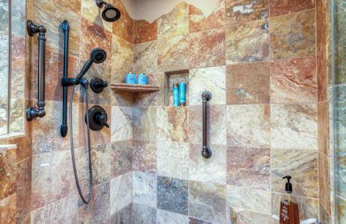 Lakefront Estate w Private Beach on Flathead Lake - Foto 39