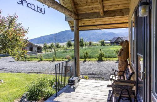 Romantic Cabin Rental with a Delightful Porch near Ennis, Montana - Foto 10