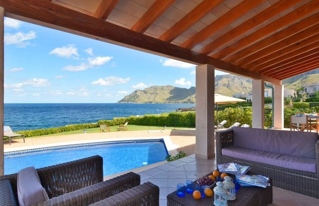 Luxurious Sea Front Villa in Mallorca - Photo 19