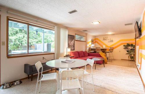 Basement Apartment w/ Hot Tub & Bombshelter! - Foto 24
