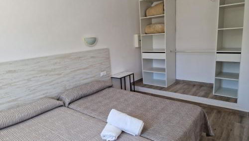 Aparthotel Puerto Cala Vadella - Foto 5, towels, wardrobe