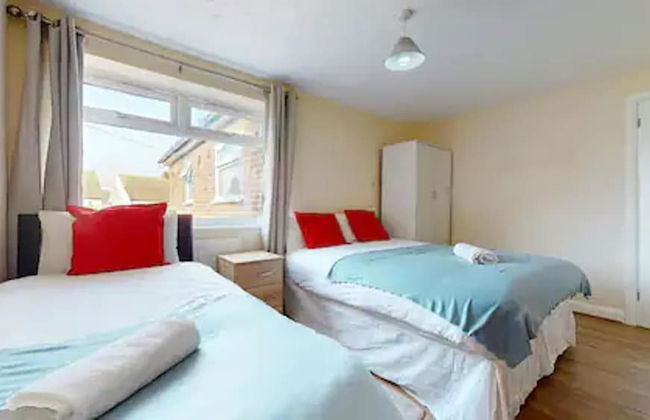 Captivating 2-bed Apartment in Stanford-le-hope - Foto 2