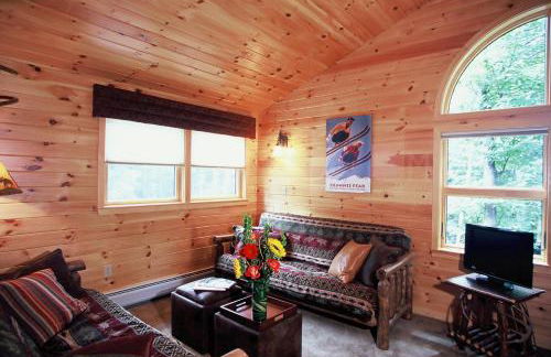 Upscale Fryeburg Cabin Hot Tub and Billiards Table! - Foto 14