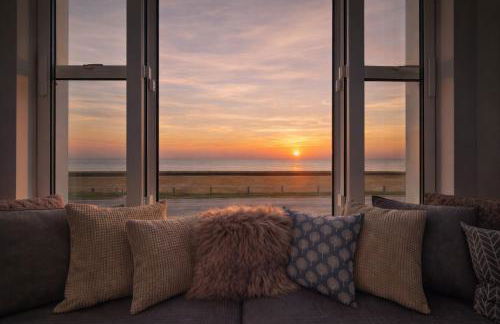 Beachfront Studio Direct Sea Views Air Conditioning Compact Coastal Crib - Foto 7