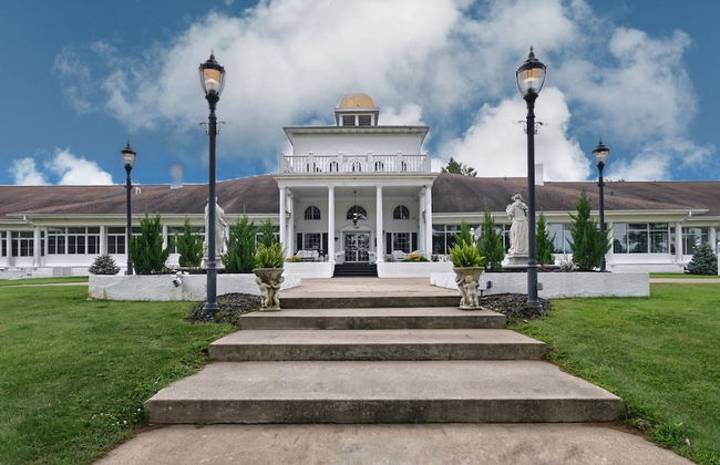 Four Seasons Island Resort - Photo 1