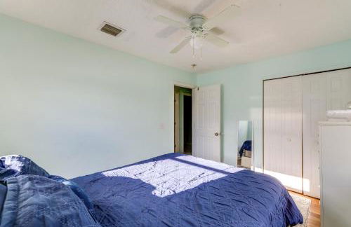 3 Mi to Riviera Beach! Group-Friendly Home with Yard - Foto 21