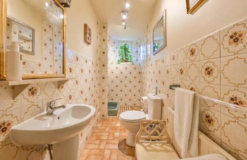 The Town House at Muntham- Luxury Holiday Home with Hot Tub - Photo 35