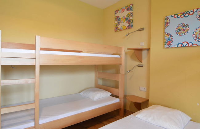 Grand Villa With Bubble Bath - Photo 23