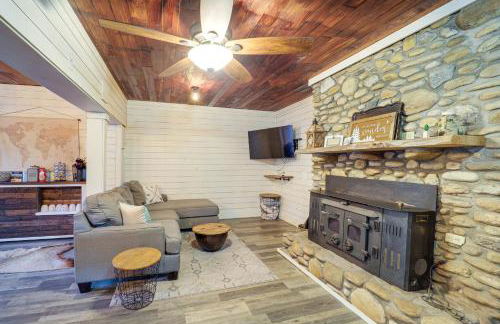 Rural Outdoor Oasis! Edgemont Cabin with Fire Pit - Foto 8