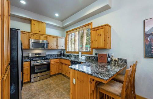 Sierra Pines Villa Deck Jetted Tub Game Rm - Photo 14