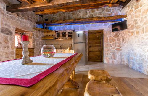 Stonehouse Marina - Estate With A Two Private Pools - Photo 11