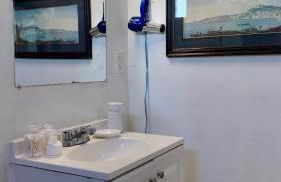 Artful 4BR Family Retreat - Foto 18