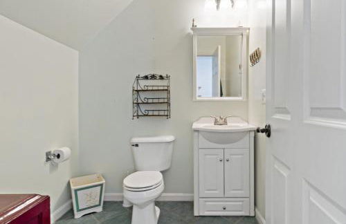 Entire Home in Narragansett - Photo 7