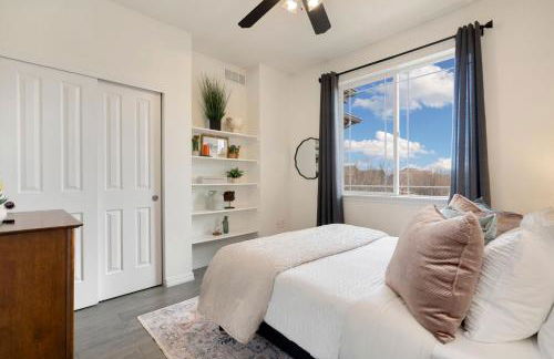 Timberline Retreat - King Bed, Fireplace & Pool! - Foto 33