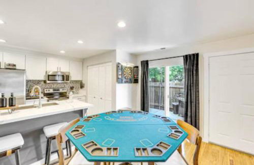 Game Night Downtown - BSU - Slots - Over 100 Games - Foto 21