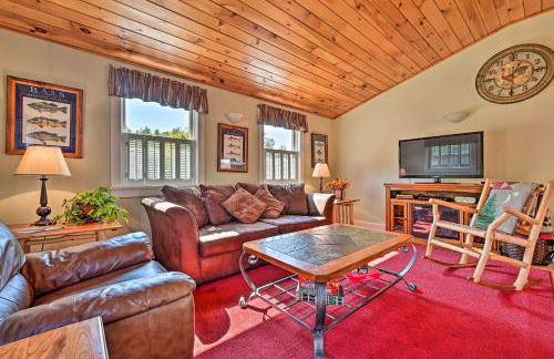 Cozy Apt with Hot Tub and Deck, 10 Mi to Stowe Resort! - Foto 1