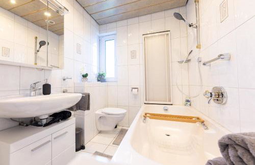 Großes Ferienhaus mit Garten für Familie & Gruppen bis 13 Personen - Foto 8