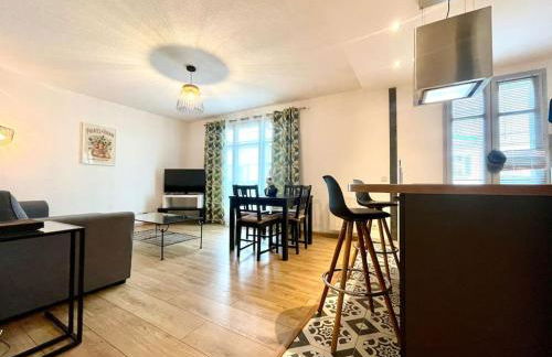 147 - Vue Cité Médiévale et Parking - Foto 1