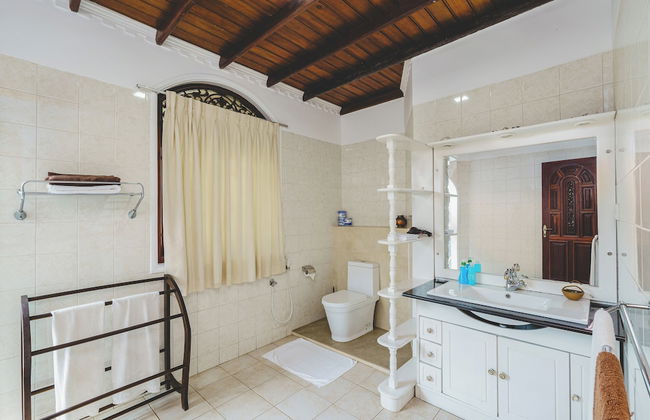 River View Villa - Photo 32