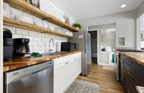 Bryan Lake Oasis in Downtown Lake Ann - Foto 40