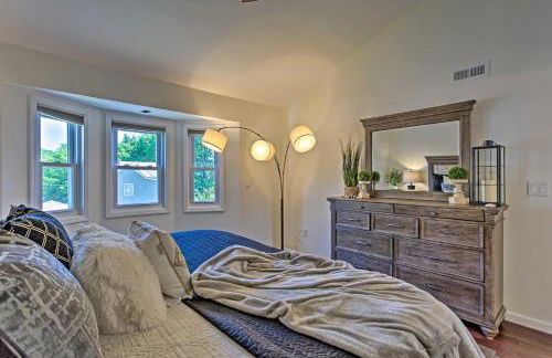 Updated Home with Patio Half Mile to West Point - Foto 12