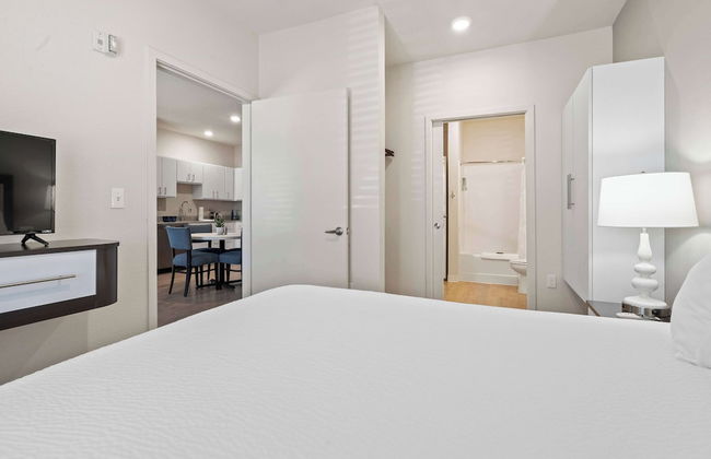 WaterWalk Extended Stay by Wyndham Kansas City - Overland Pk - Photo 13